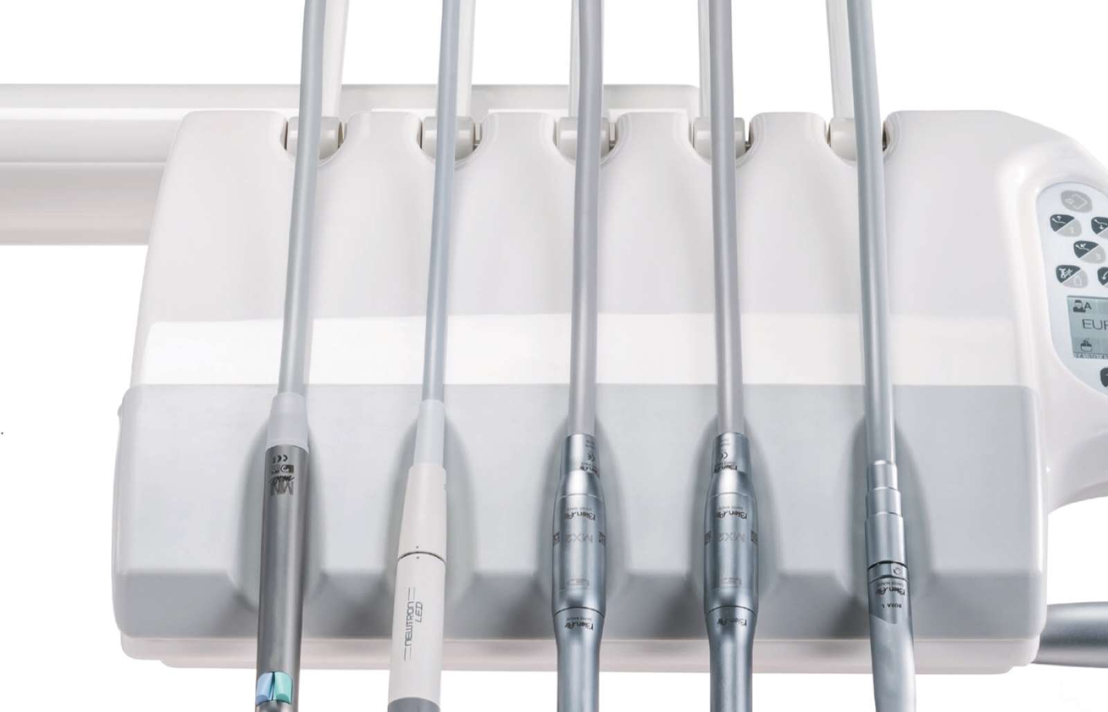 Brazo dentista del sillón Isotron Eurodent con consola táctil y micromotores